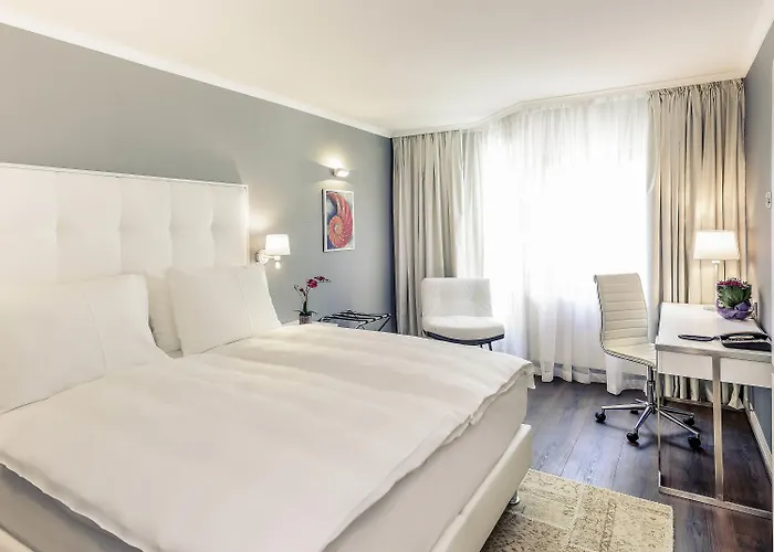 מלון Mercure Raphael