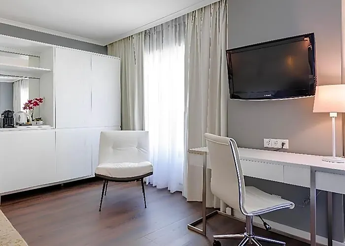 מלון Mercure Raphael 4*